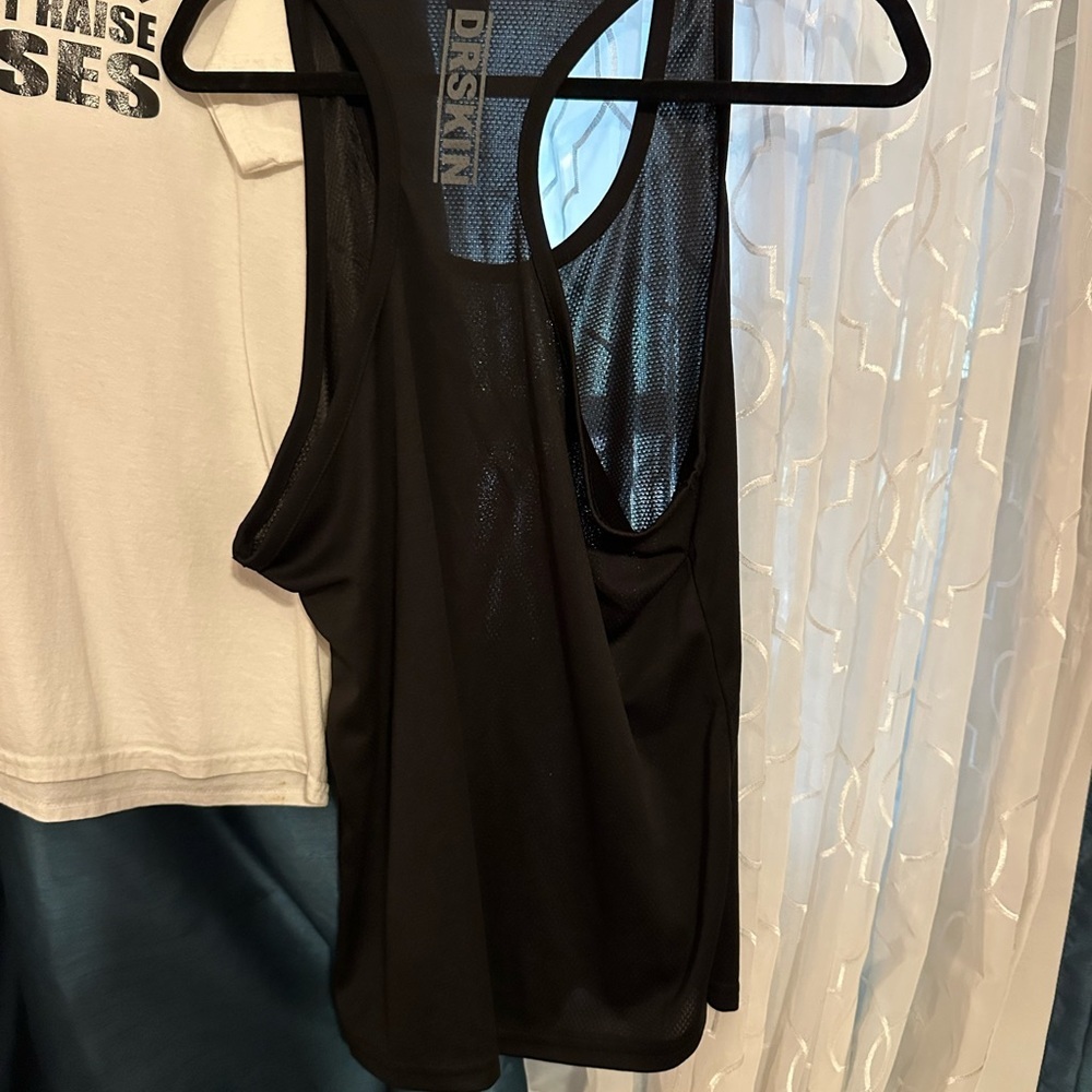 2 Drskin tanks 1 white 1- black